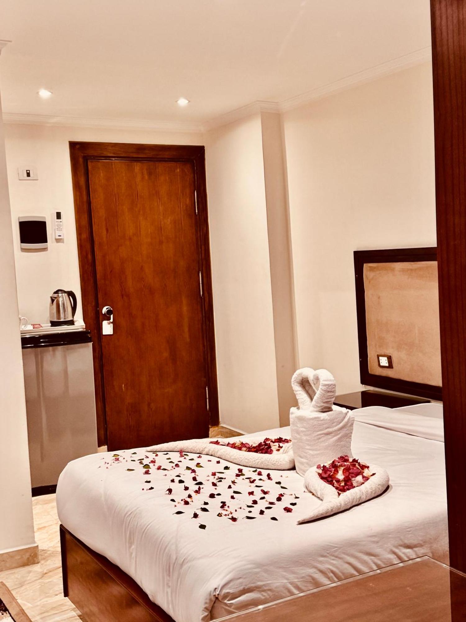Flower Pyramids Inn Kafrat al Jabal Экстерьер фото