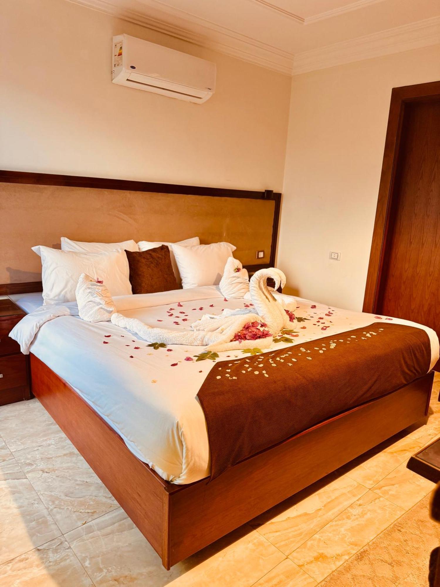 Flower Pyramids Inn Kafrat al Jabal Экстерьер фото