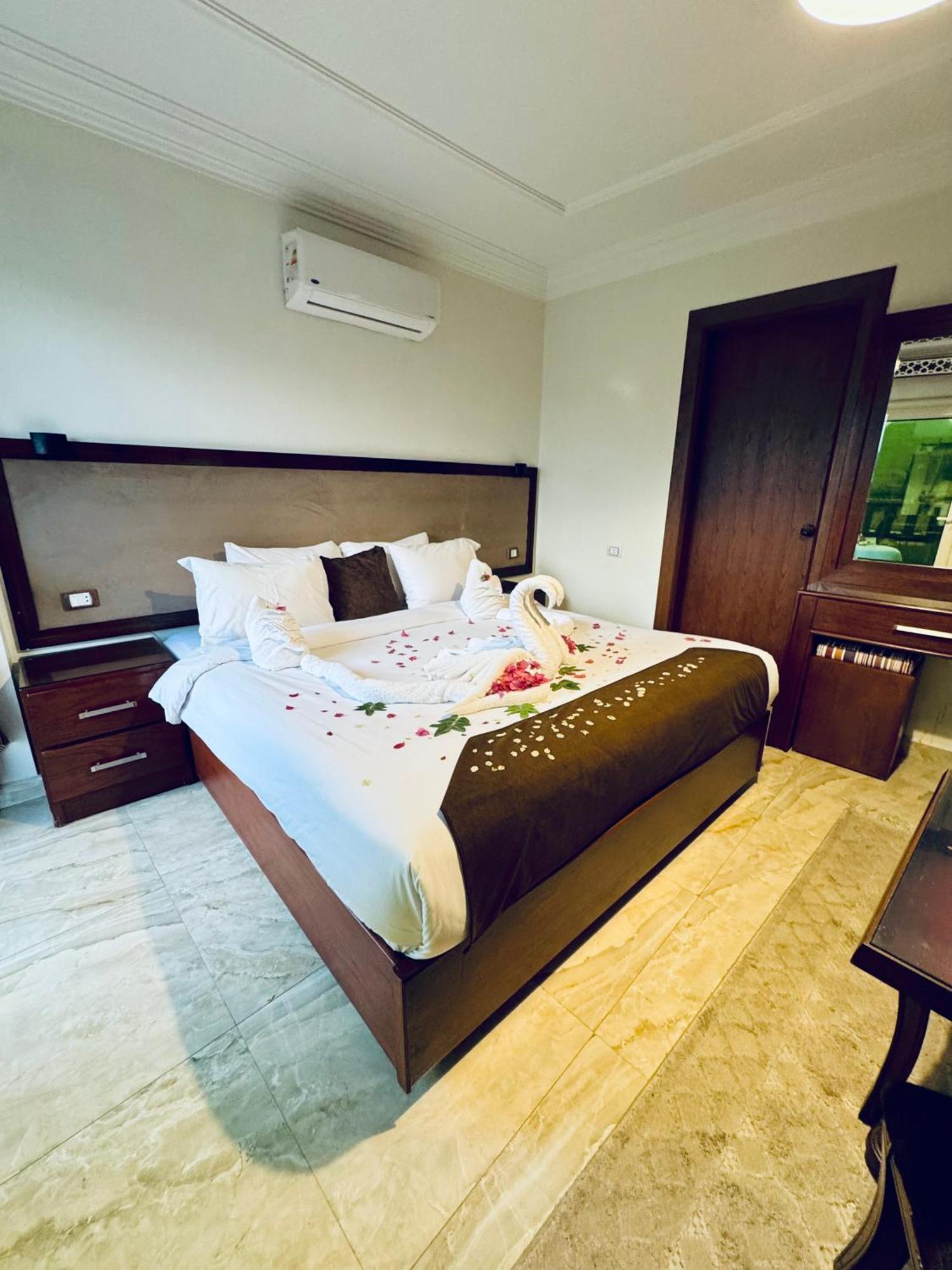 Flower Pyramids Inn Kafrat al Jabal Экстерьер фото